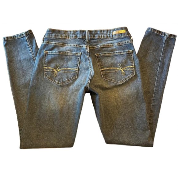 Distressed Ripped Patched Jeggings - Picture 2 of 10